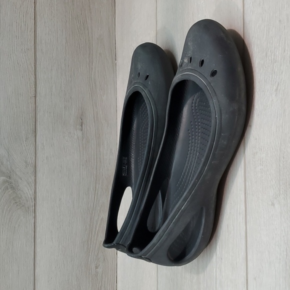 Crocs Women Comfort Rubber Clogs Shoes Flats sz 9 - Picture 1 of 13